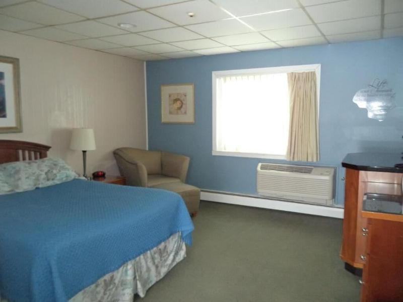 Colonial Valley Motel image