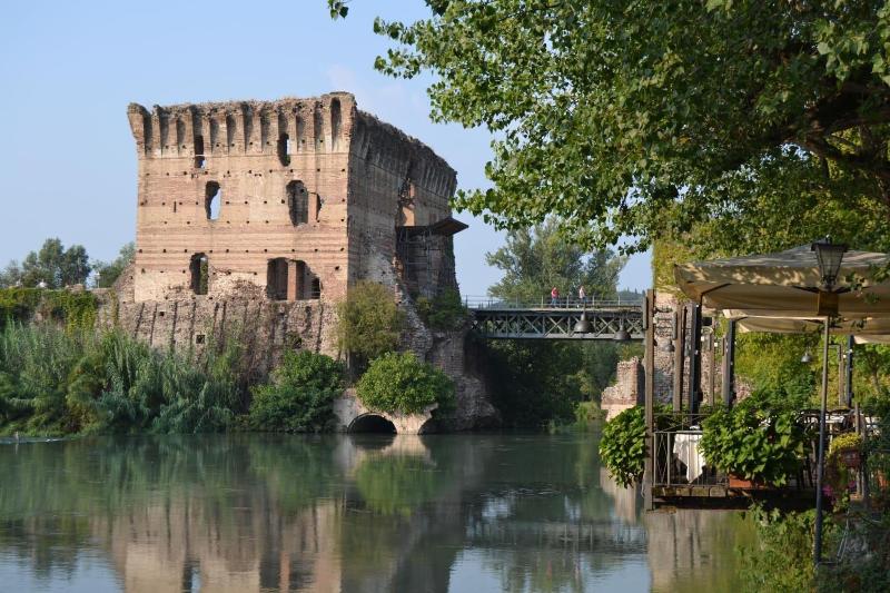 Le Finestre Su Borghetto image