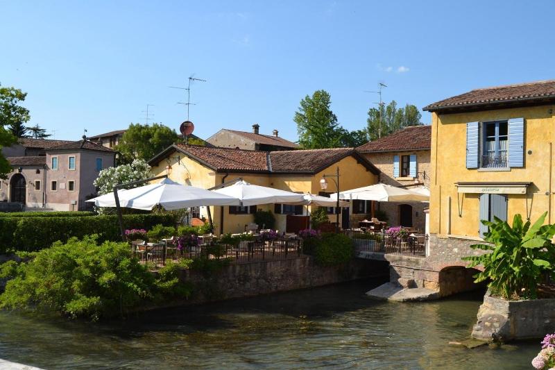Le Finestre Su Borghetto image