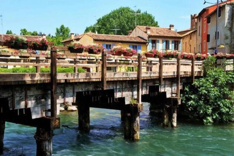 Le Finestre Su Borghetto image