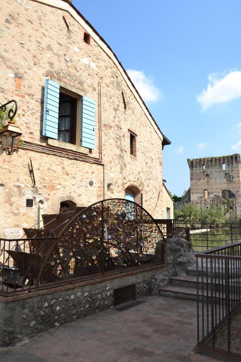Le Finestre Su Borghetto image