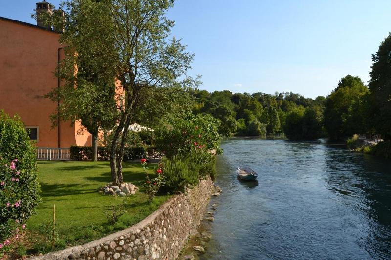 Le Finestre Su Borghetto image