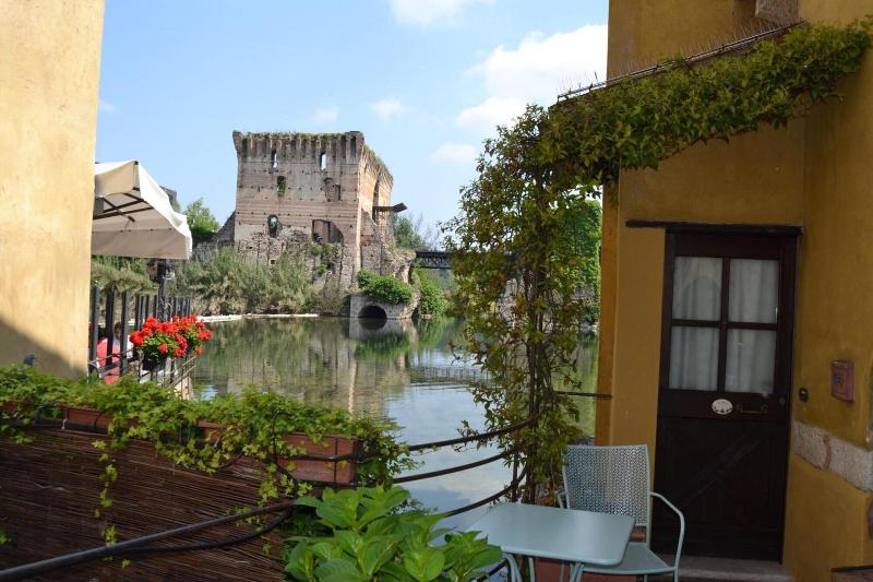 Le Finestre Su Borghetto image