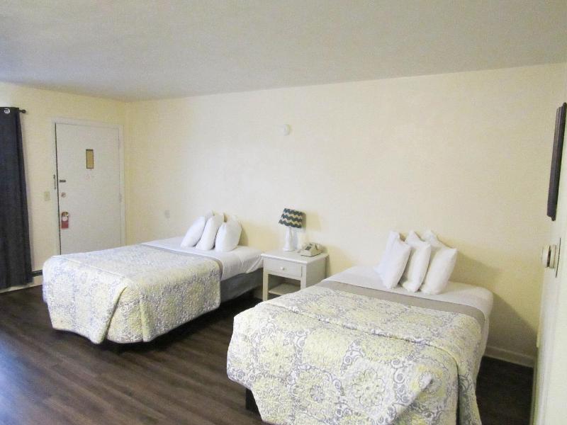 Brewer Motor Inn image