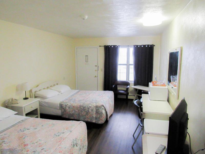 Brewer Motor Inn image