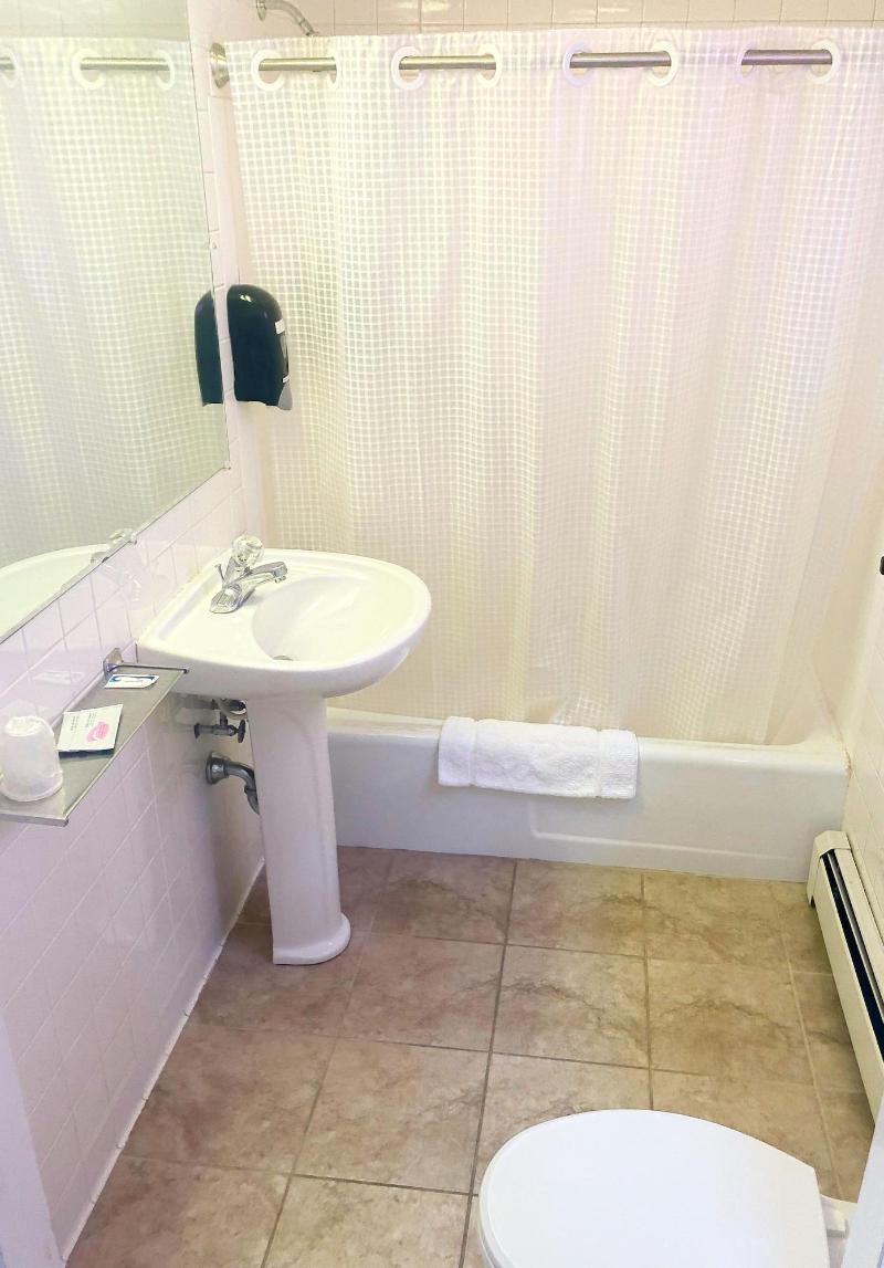 Brewer Motor Inn image