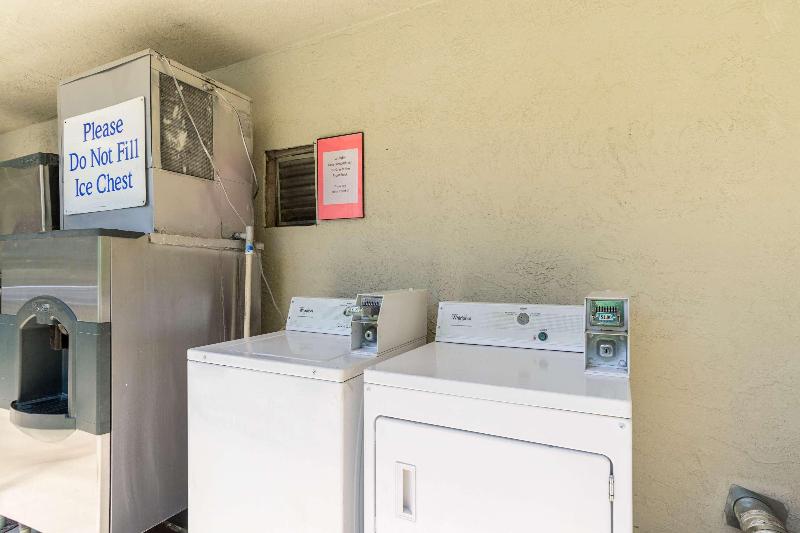 Motel 6 Merced, CA - North image
