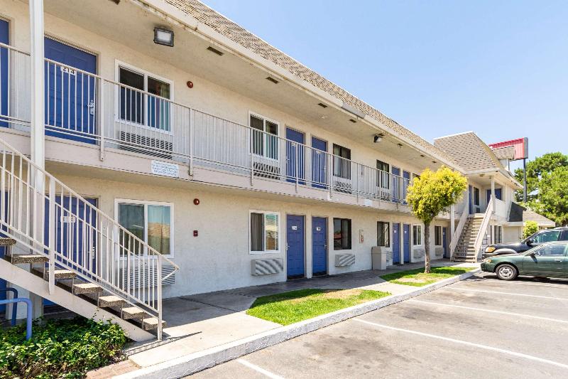 Motel 6 Merced, CA - North image