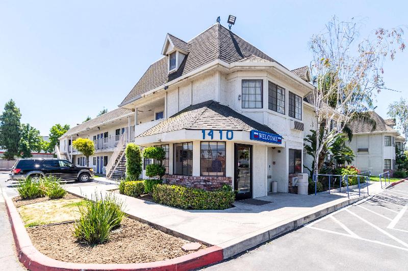 Motel 6 Merced, CA - North image