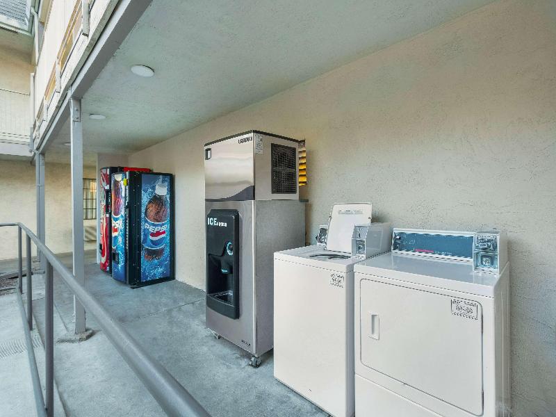 Motel 6 Merced, CA - North image