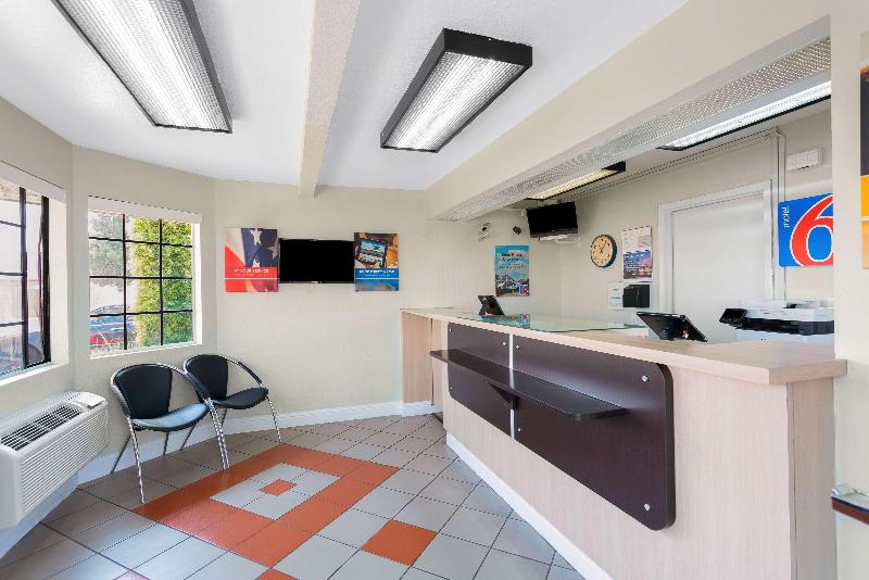 Motel 6 Merced, CA - North image