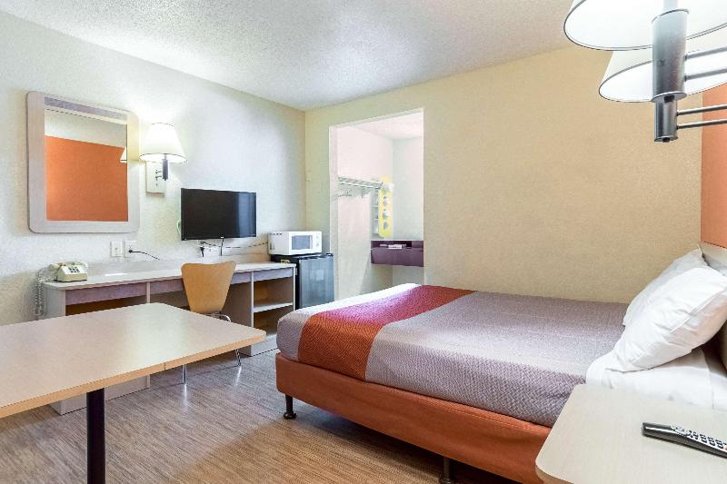 Motel 6 Merced, CA - North image