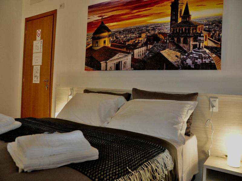 Citywalls Guest House Bergamo image