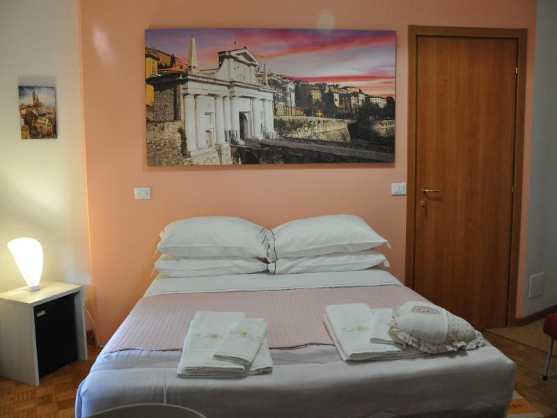 Citywalls Guest House Bergamo image