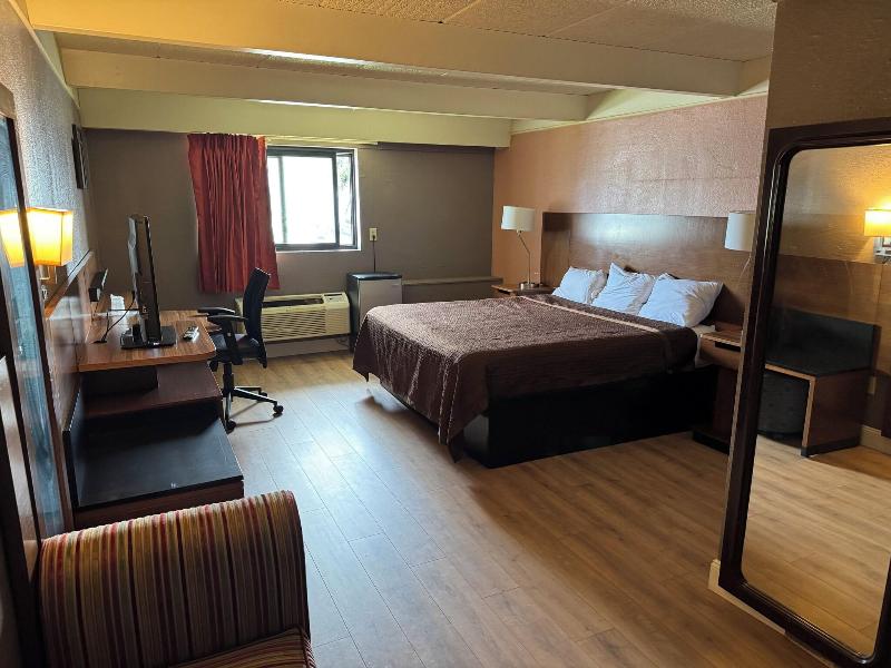 Economy Inn North Randall image