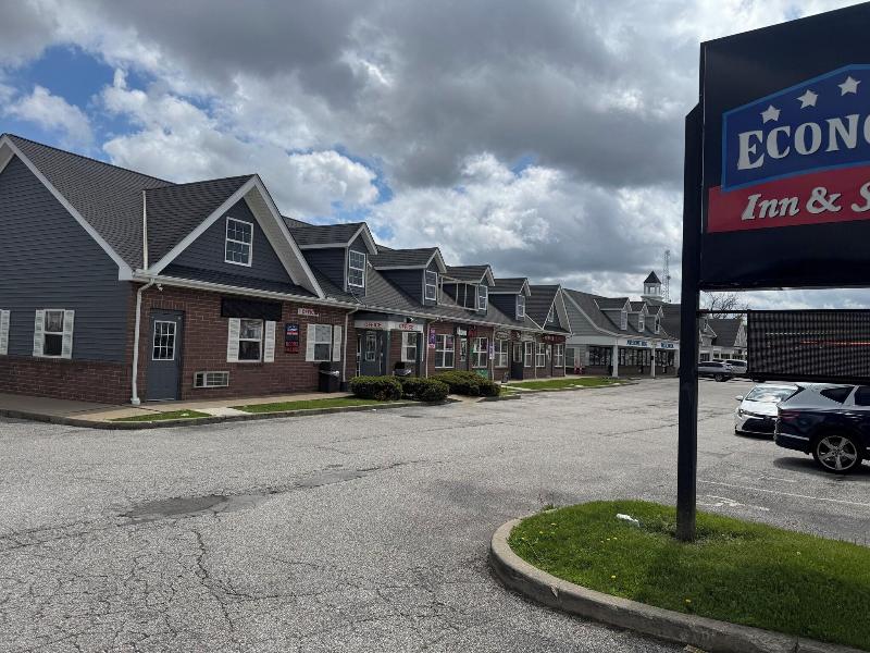 Economy Inn North Randall image