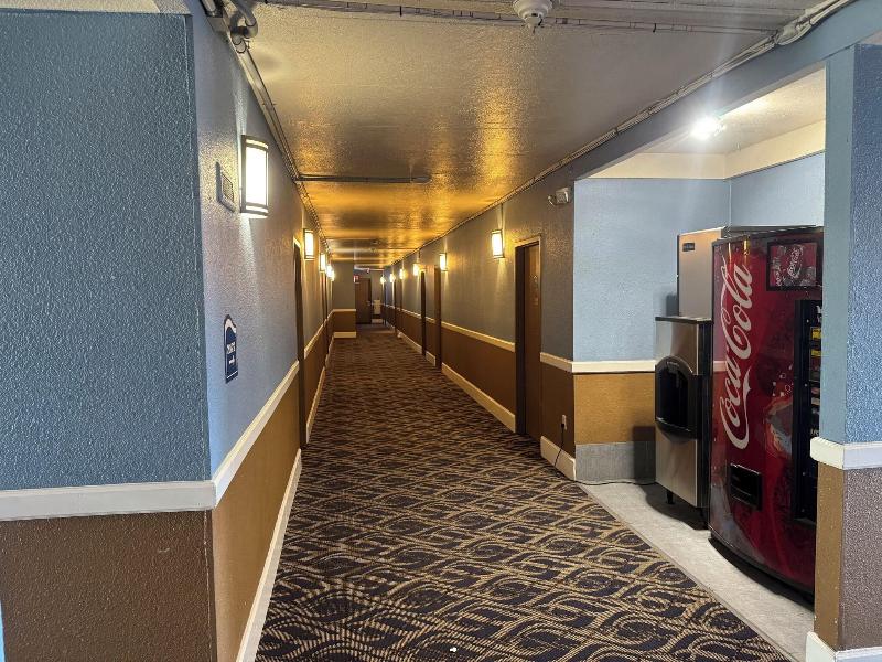 Economy Inn North Randall image