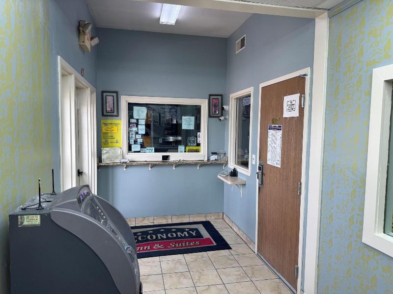 Economy Inn North Randall image