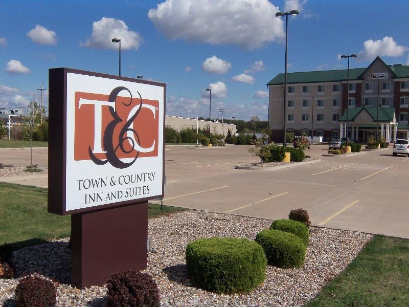 Town & Country Inn and Suites image