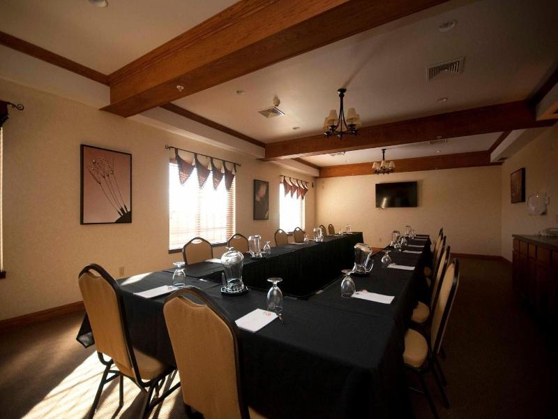 Town & Country Inn and Suites image