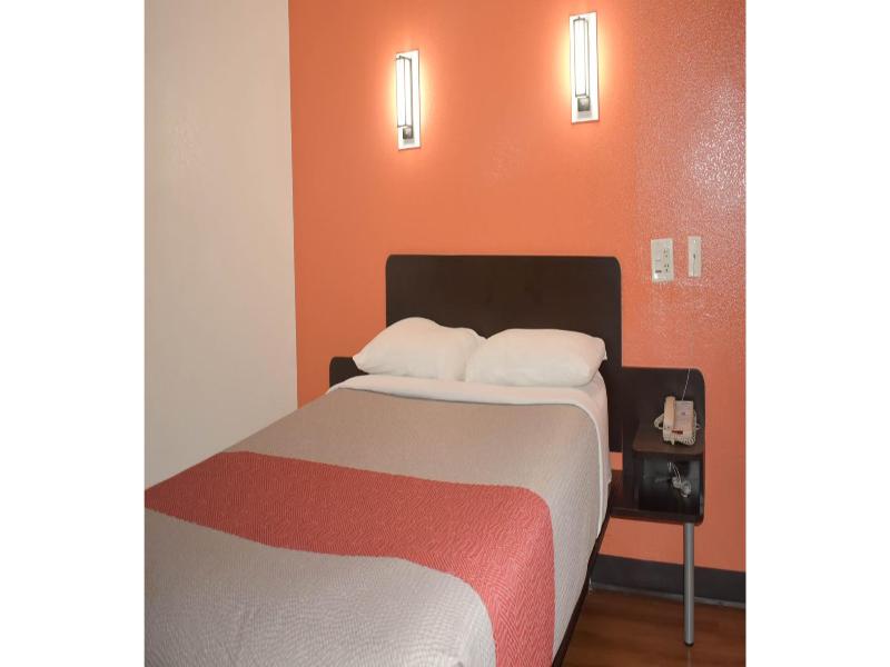 Motel 6 Springfield, Il image