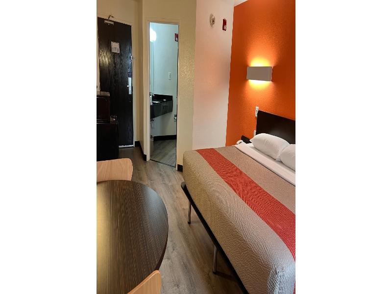Motel 6 Springfield, Il image
