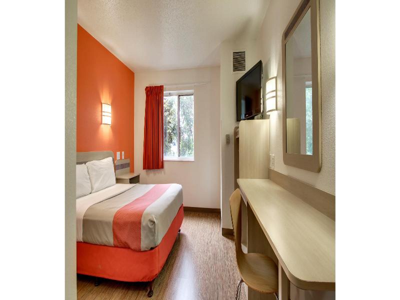 Motel 6 Springfield, Il image