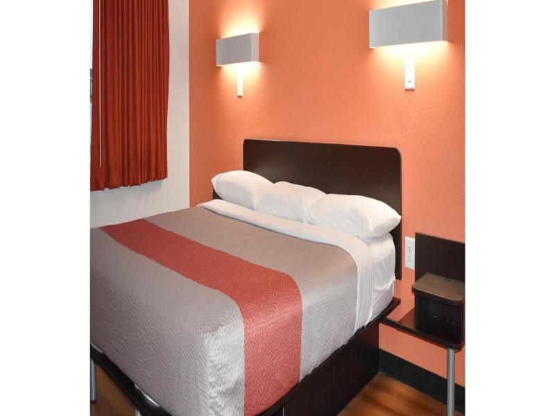 Motel 6 Springfield, Il image