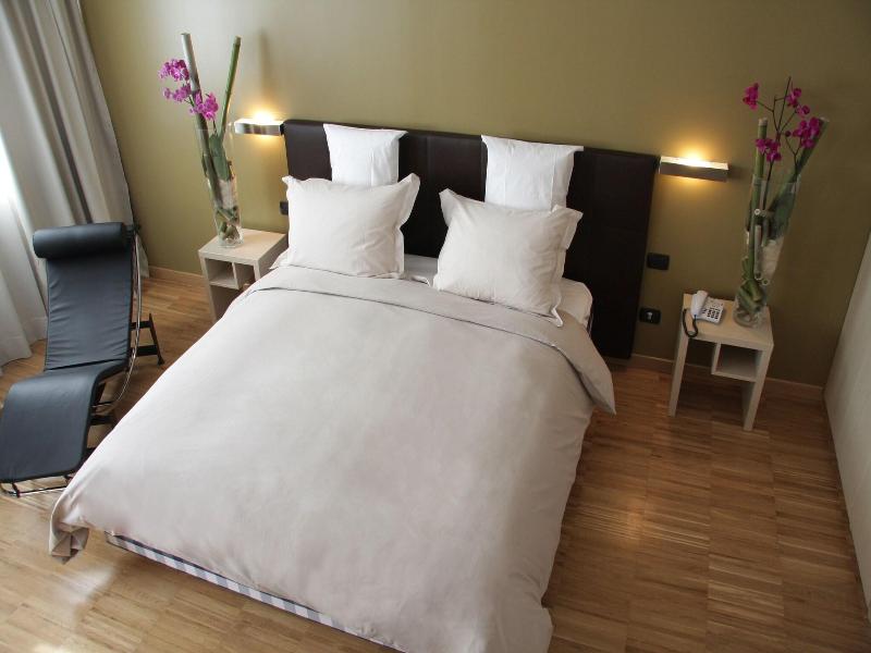 Euro Hotel Residence image