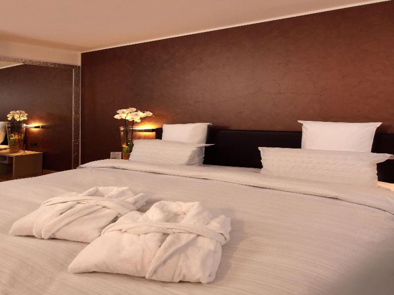 Euro Hotel Residence image