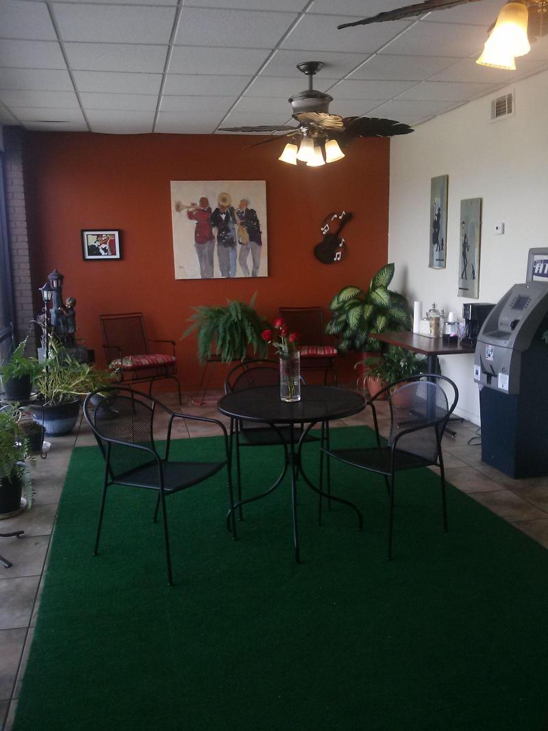 NOLA-GOULA Inns & Suites