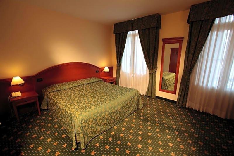 Hotel Croce Bianca image
