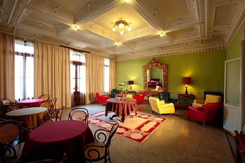 Hotel Croce Bianca image
