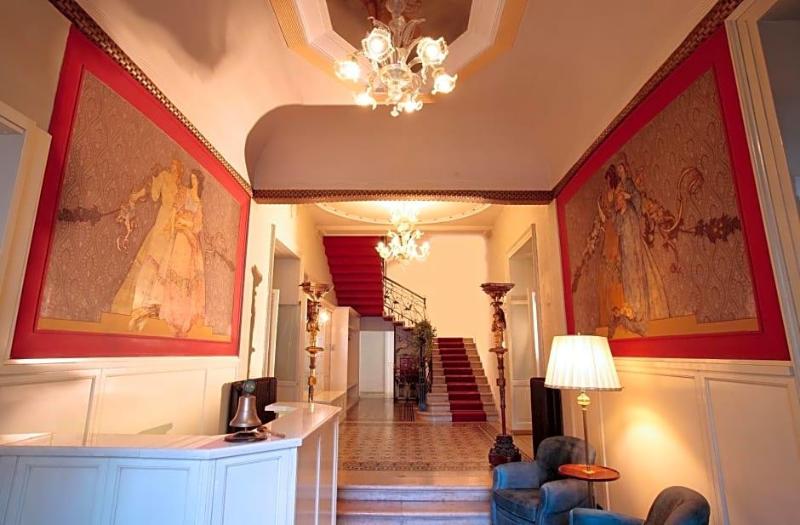 Hotel Croce Bianca image