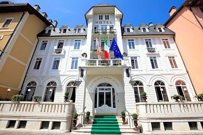 Hotel Croce Bianca image