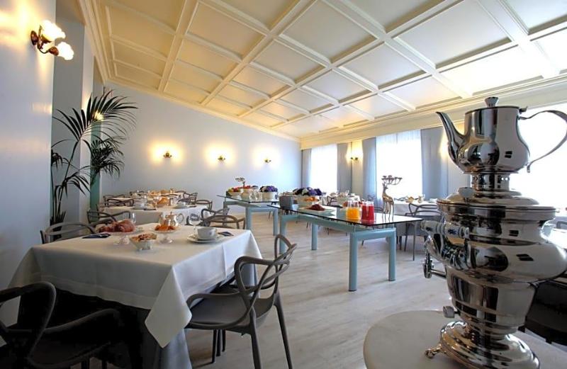 Hotel Croce Bianca image