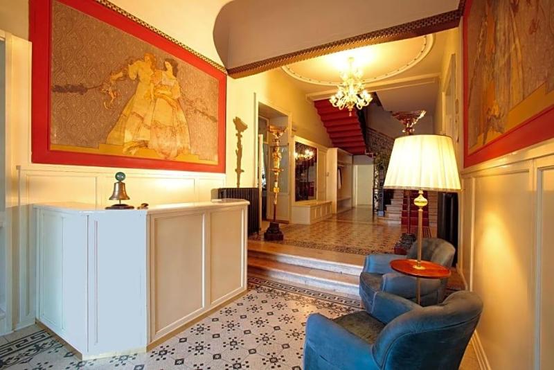 Hotel Croce Bianca image