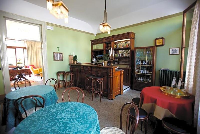 Hotel Croce Bianca image