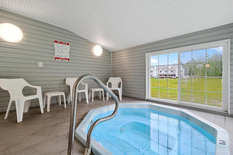 Clearwater Lakeshore Motel image
