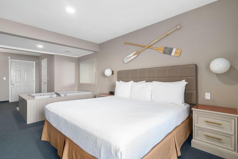 Clearwater Lakeshore Motel image