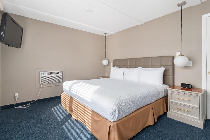 Clearwater Lakeshore Motel image