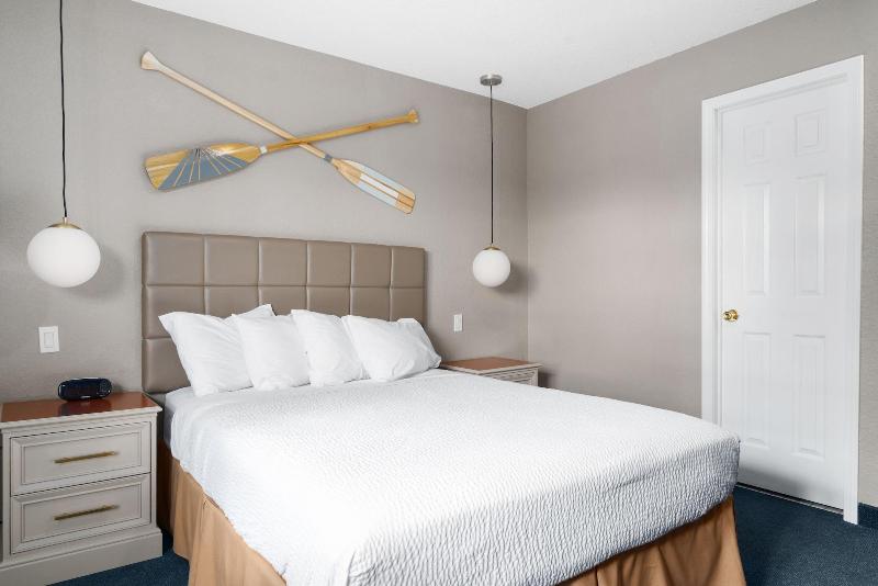 Clearwater Lakeshore Motel image