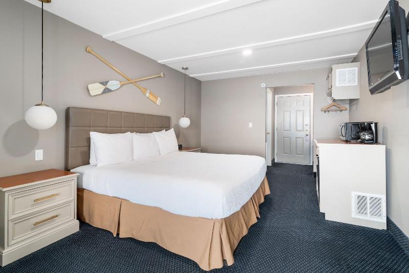 Clearwater Lakeshore Motel image