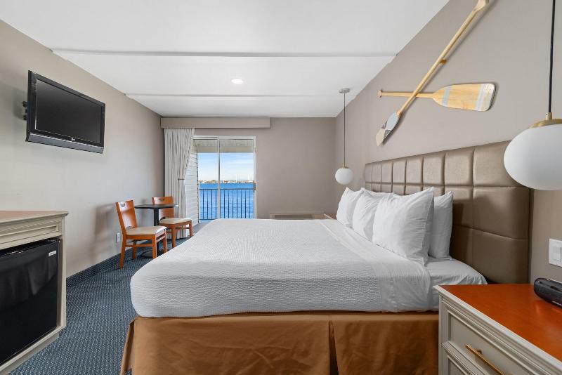 Clearwater Lakeshore Motel image