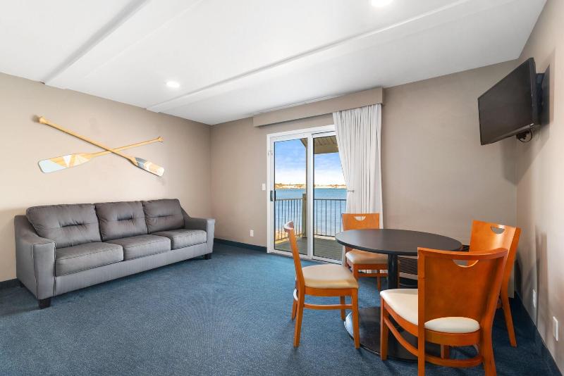 Clearwater Lakeshore Motel image