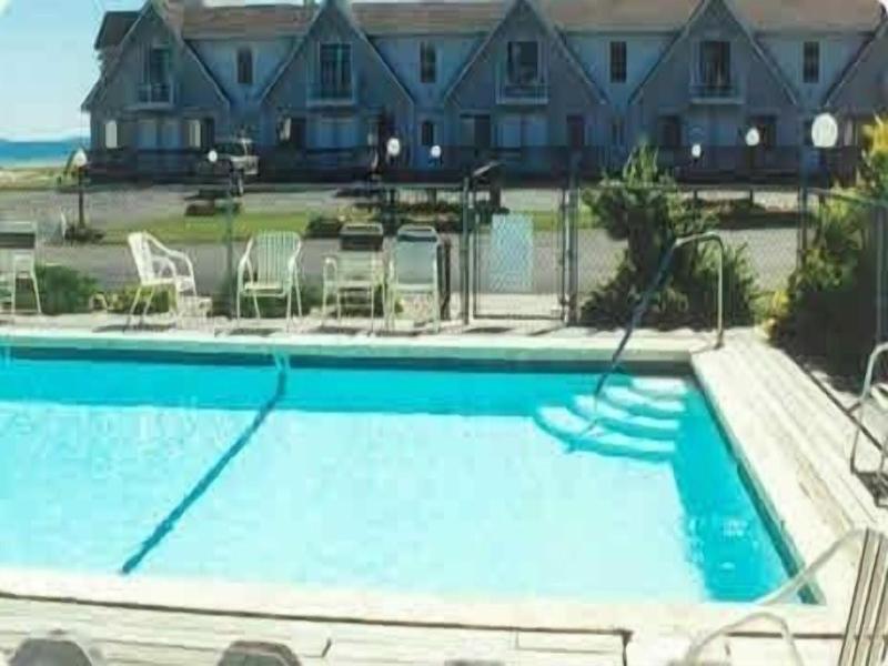 Bridge View Motel & Condo's