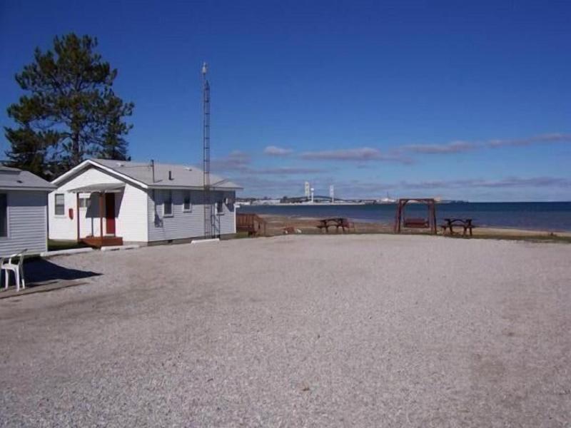 Bell's Melody Motel — exterior view