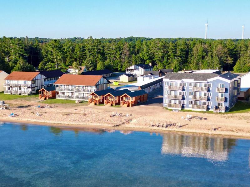 Waterfront Inn - Mackinaw City image