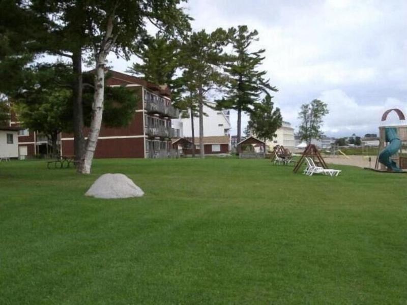 Waterfront Inn - Mackinaw City image