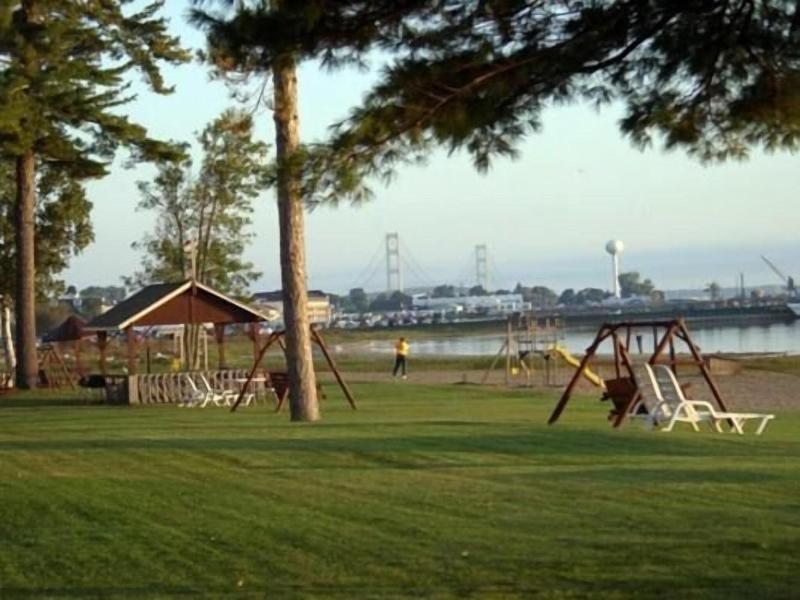 Waterfront Inn - Mackinaw City image